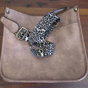Stylish Tan Shoulder Bag with Leopard Strap